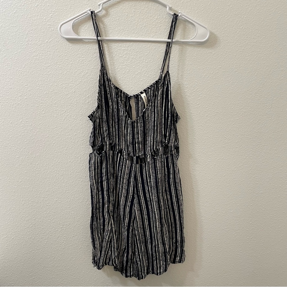 Rvca tunic black white medium